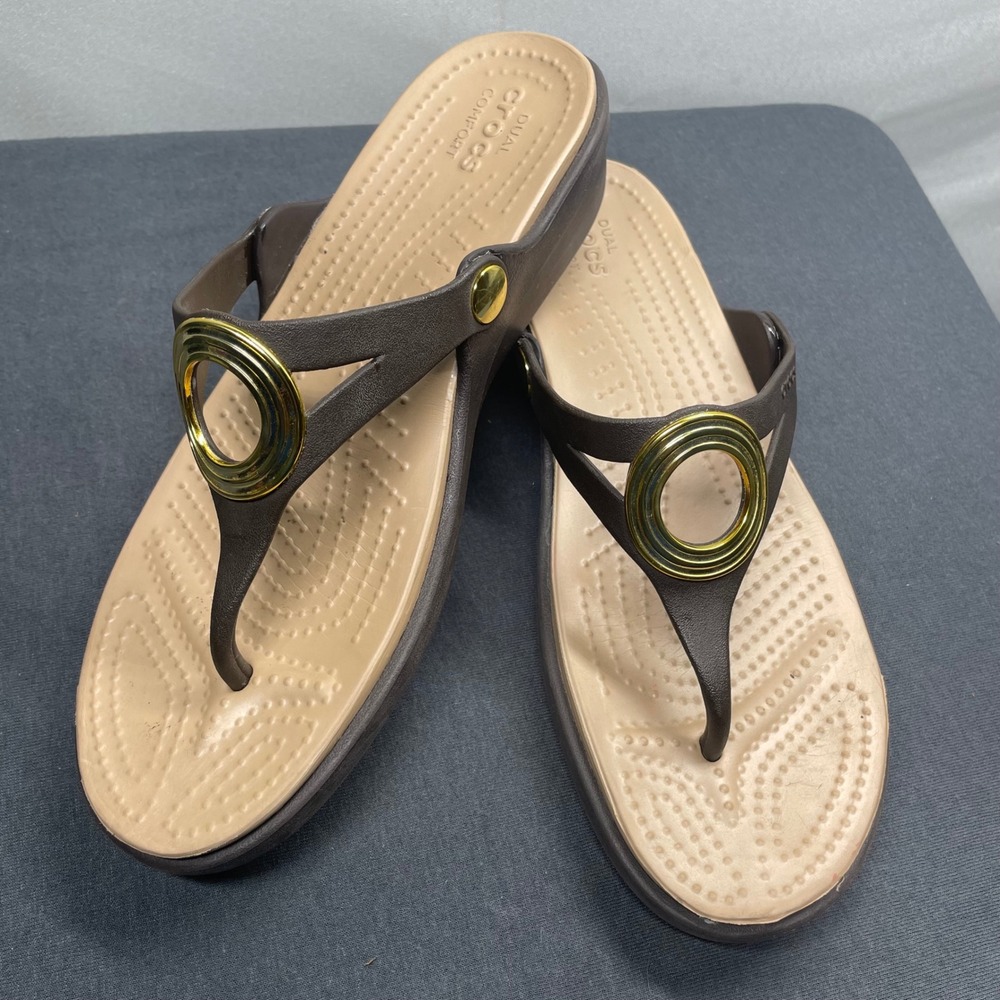 Crocs Women Thong Sandals Brown Gold Sanrah Wedge Size 9 Casual Summer 203342